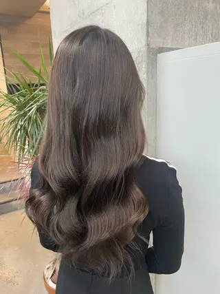 セミロング カラー yuika .のヘアスタイル