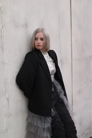 ミディアム 鈴木 彩女のヘアスタイル