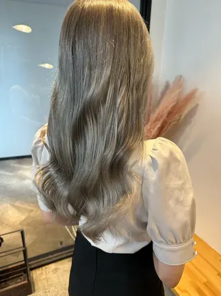 セミロング カラー yuika .のヘアスタイル