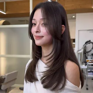 ロング 似合わせレイヤー/ 透明感カラーのヘアスタイル