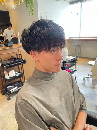 ミディアム パーマ メンズ RIN／韓国ヘア レイヤーカットのヘアスタイル