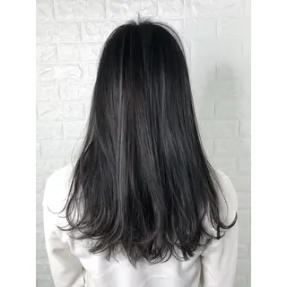 セミロング カラー KIZU 髪質改善 怪談を語る美容師のヘアスタイル