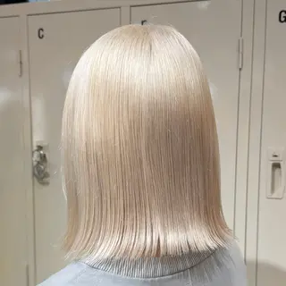 ミディアム 艶髪ハイトーン× ボブ🥣アイネのヘアスタイル