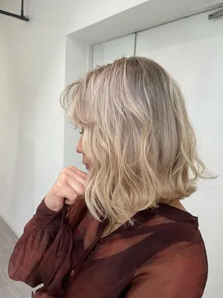 ミディアム Merlyosaka 早川未来のヘアスタイル