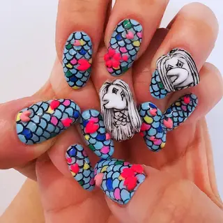 カラー ル ンのネイルデザイン