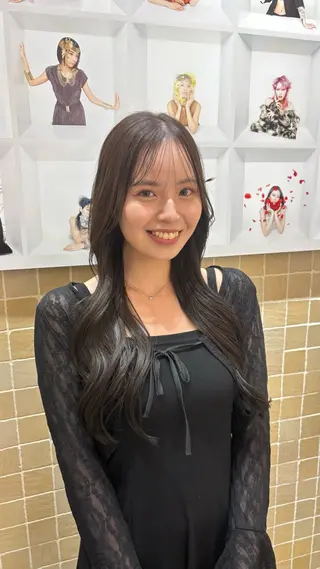 ロング カラー YOLO 渋谷 nanamiのヘアスタイル