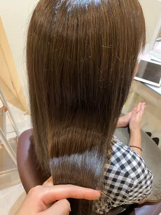 セミロング カラー mulum所属・オタク美容師🎮 AKARIのヘアスタイル