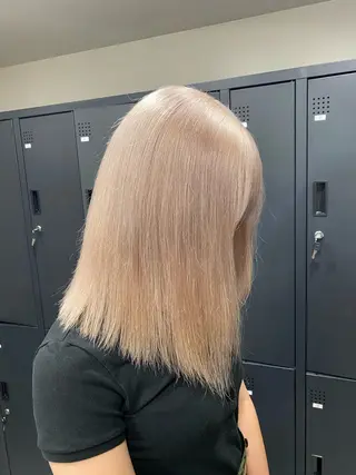 セミロング カラー ベレーザ渋谷所属・🦋ハイトーン・髪質 改善🦋成嶋 朋希のヘアスタイル