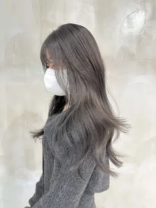 ロング レイヤーカット 透明感カラーのヘアスタイル