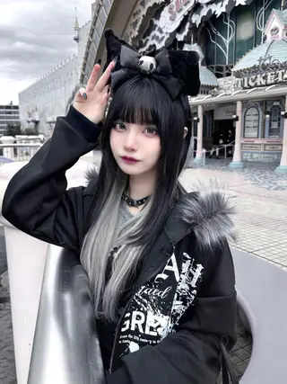 ロング カラー ホワイト&レイヤーカ ットエクステ長畠俊輔のヘアスタイル