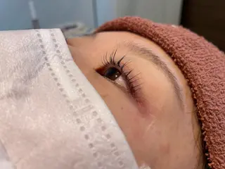 マツエク・マツパ 桑田 新菜のヘアスタイル