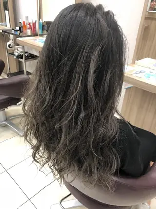 ロング 🩶ハイライトカラー 🩶ASH西葛西鈴木のヘアスタイル