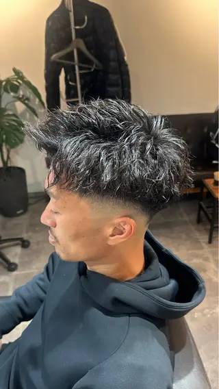 ショート パーマ メンズ 苗村 阿旺のヘアスタイル