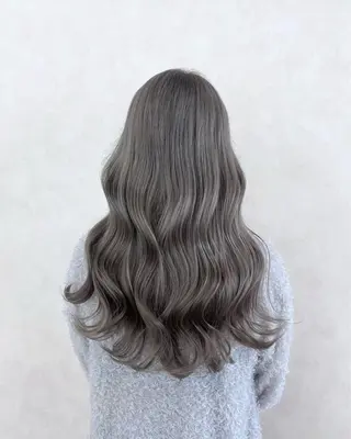 ロング 角田 満帆のヘアスタイル
