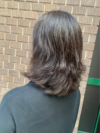 カラー オリーブ/ ナカミネアキナのヘアスタイル