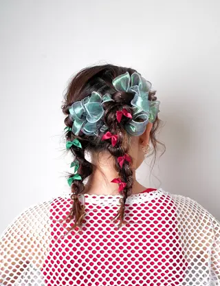 ヘアアレンジ 推し活専用 【派手髪】飯野ゆかりのヘアスタイル