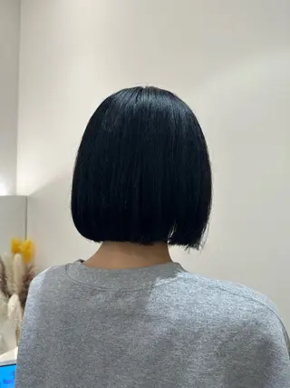 ショート カラー タイトボブ個性派カラ ーAKANEのヘアスタイル