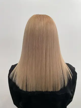 ミディアム カラー ヘアアレンジ 🎨ハイトーン/ 切りっぱなし みつきのヘアスタイル