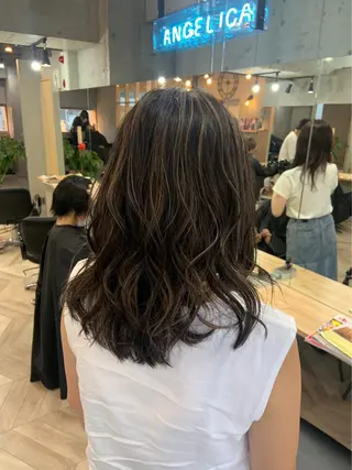 ミディアム カラー アンジェリカ難波所属・的塲 優弥のヘアスタイル