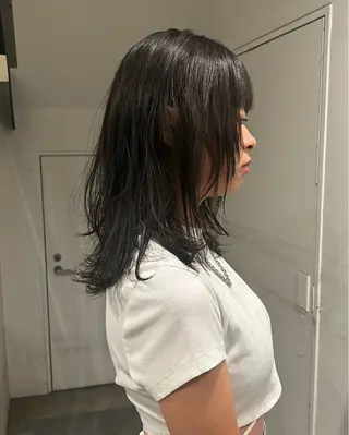 ミディアム hen所属・心斎橋/レイヤー/ ブリーチ/モエのヘアスタイル