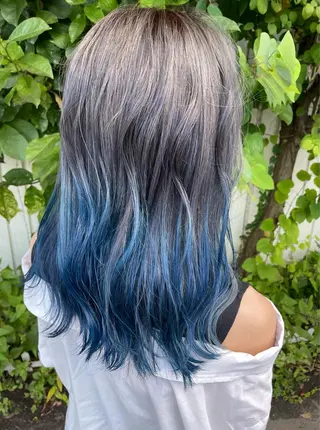 セミロング カラー 齋藤 梨乃のヘアスタイル