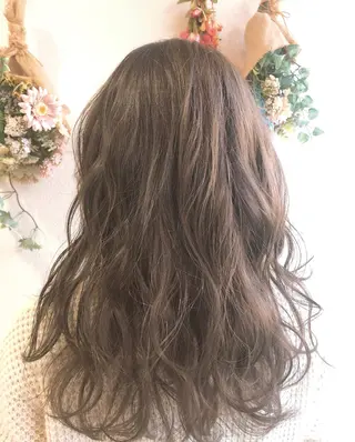ロング カラー 山口 明日花のヘアスタイル