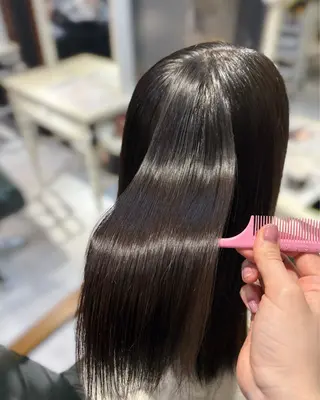 ロング カラー 𝐍𝐚𝐧𝐚{ 髪質改善/ハイトーンのヘアスタイル