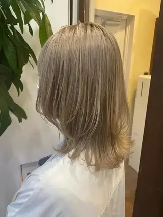 カラー 《髪質改善 UN BLEACH》のヘアスタイル