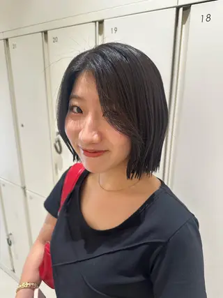 ショート カラー ヘアアレンジ タイトボブ個性派カラ ーAKANEのヘアスタイル