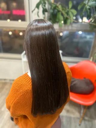 ロング ヨシタニ ヒナタのヘアスタイル