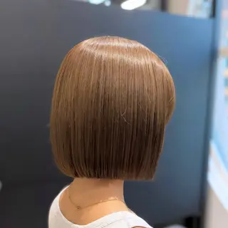ショート カラー Mio|ぱつっとボブ |髪質改善ストレートのヘアスタイル