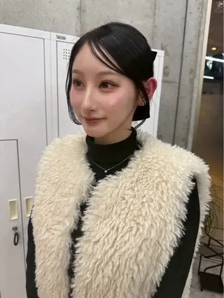 セミロング 秋山 七海のヘアスタイル