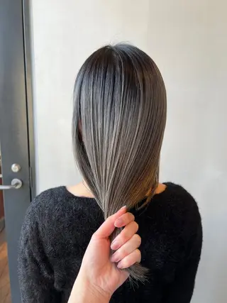 セミロング カラー Lin'ne所属・竹内梓／パーマ ／ハイトーンのヘアスタイル