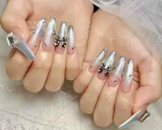 ネイル 🦋 Queenieのネイルデザイン