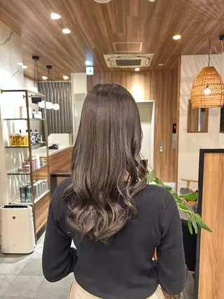 カラー 根本 琴子のヘアスタイル