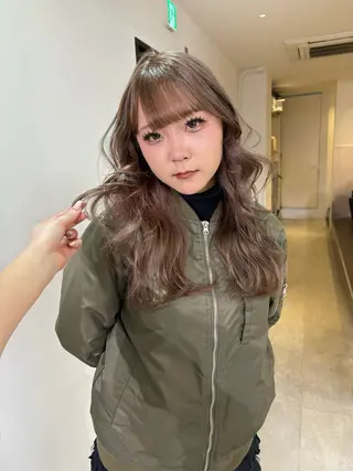 ロング カラー Yuna/ブリーチ なしベージュのヘアスタイル