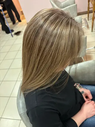 ミディアム カラー 黒田 海紘のヘアスタイル