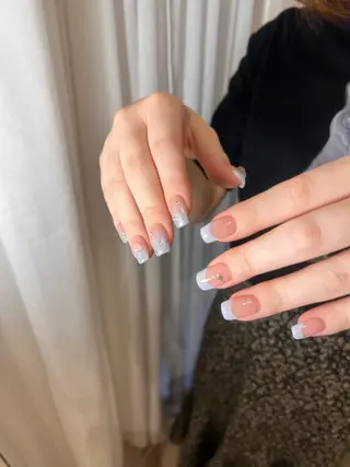 ミディアム 𝐞𝐚𝐜𝐡 nanami🩰のネイルデザイン