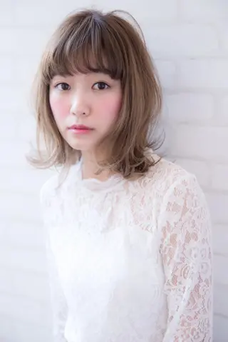 ミディアム カラー アオガミ （前髪顔周りカット）のヘアスタイル