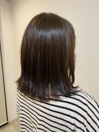 ミディアム カラー 安澤 彩奈のヘアスタイル