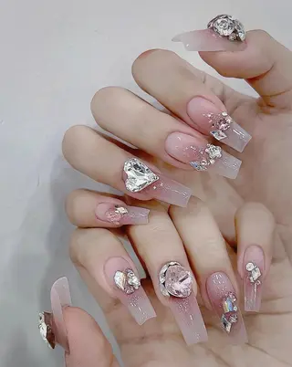 ネイル THE  ONE 藤本のネイルデザイン