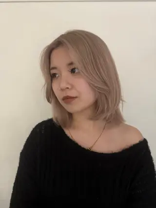 ミディアム ボブ/ハイトーン🪽 堀内志茉🍀のヘアスタイル