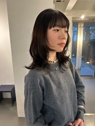 セミロング お悩み解決パーマ hana🩰のヘアスタイル