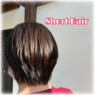 ショート カラー 岡本 絢香のヘアスタイル