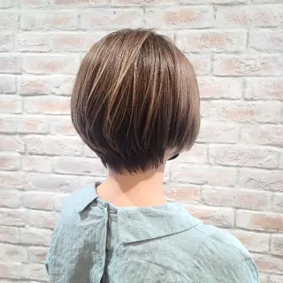 ショート カラー 赤松 摩美のヘアスタイル