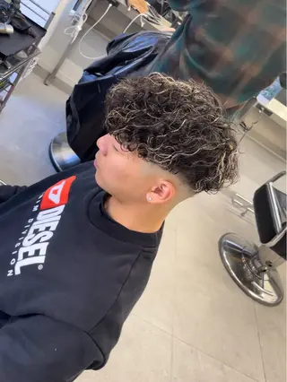 カラー メンズ 與那嶺 紘のヘアスタイル