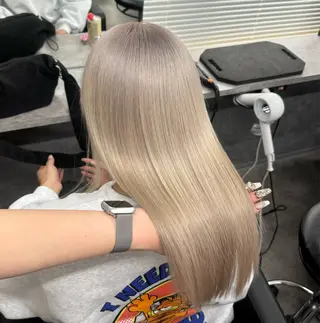 セミロング カラー 透明感/ 艶ハイトーン/梨桜のヘアスタイル