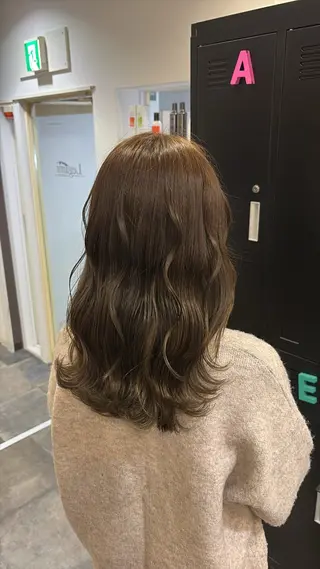 セミロング カラー 坂 美来乃のヘアスタイル