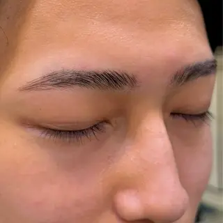 メンズ アイブロウ 比嘉 陽のヘアスタイル