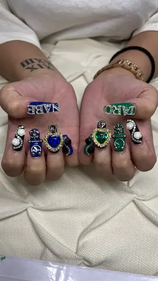 ネイル nail.salon .Reversalのネイルデザイン